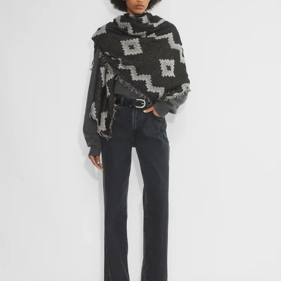 Geometric Patterned Scarf - Picture 6 of 6